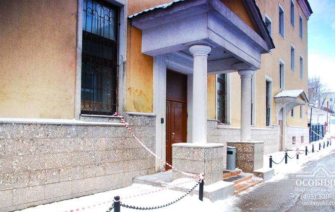 в Тетеринском переулке, 4, площадь 2976 м