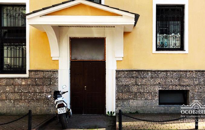 в Тетеринском переулке, 4, площадь 2976 м