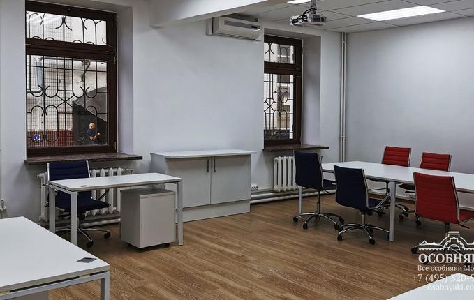 в Тетеринском переулке, 4, площадь 2976 м