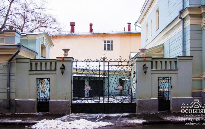 на Александра Лукьянова, 7, площадь 1287 м