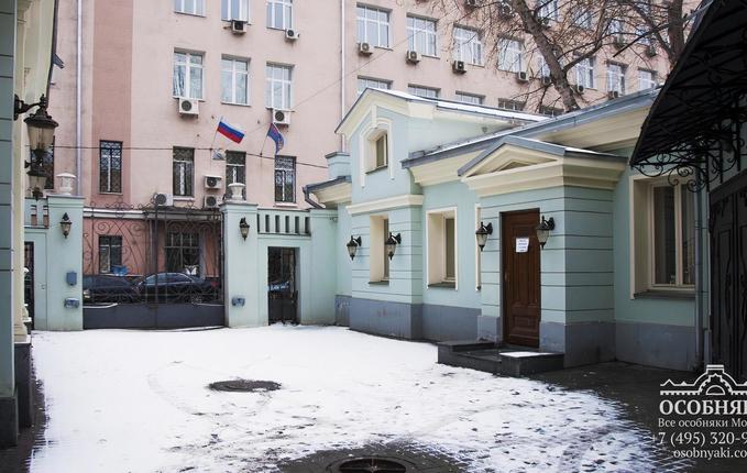 на Александра Лукьянова, 7, площадь 1287 м