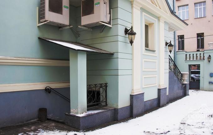 на Александра Лукьянова, 7, площадь 1287 м