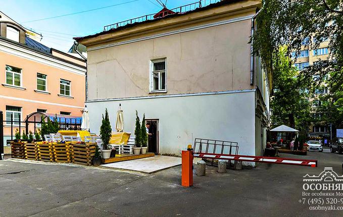 в Старопименовском переулке, 11, площадь 400 м