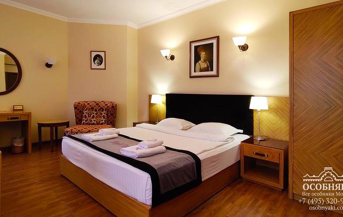 в Старопименовском переулке, 11, площадь 400 м