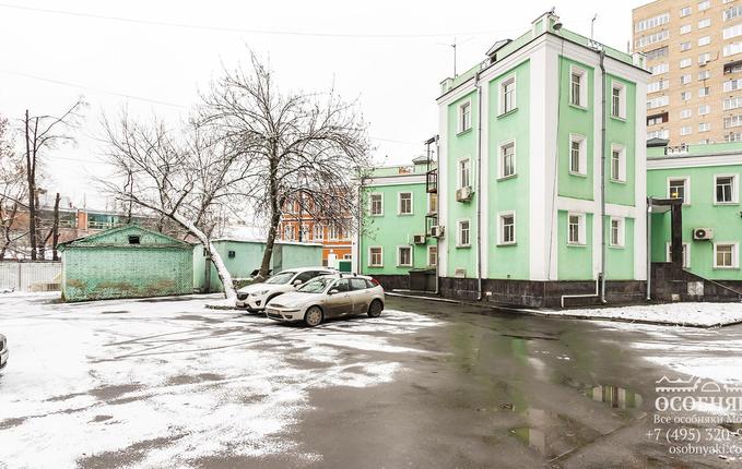 в Басманном переулке, 7, площадь 805 м