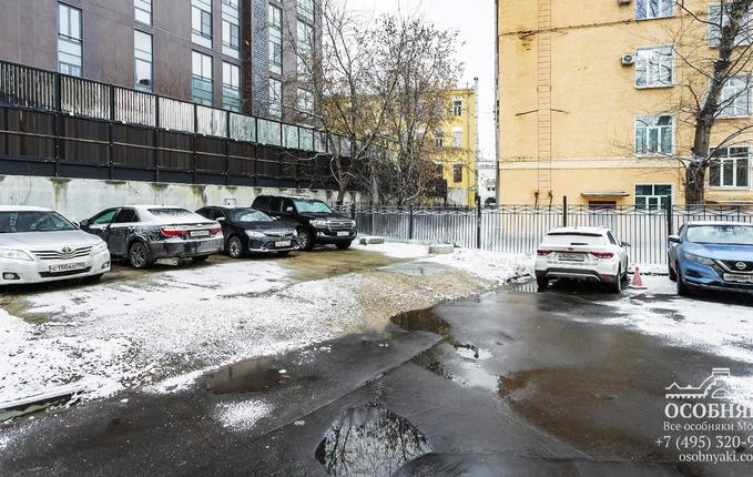 в Басманном переулке, 7, площадь 805 м