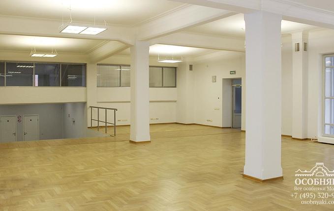 на Бережковской набережной, 28, площадь 1403 м