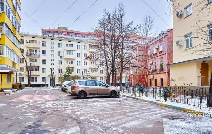 в Малом Татарском переулке, 3, площадь 1009 м