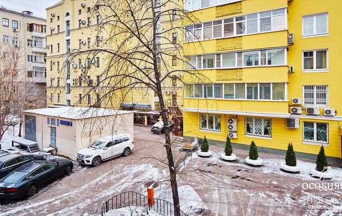 в Малом Татарском переулке, 3, площадь 1009 м