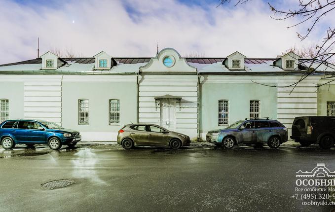 в Колпачном переулке, 6, площадь 608 м