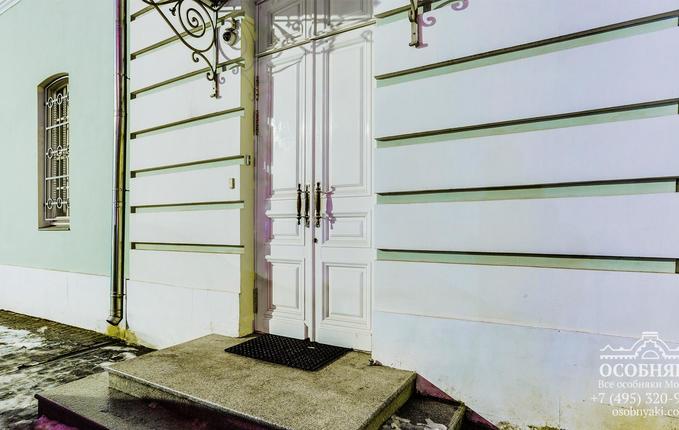 в Колпачном переулке, 6, площадь 608 м