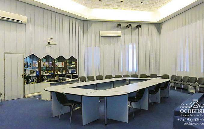 в Переяславском переулке, 4, площадь 2810 м