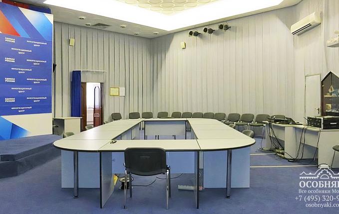 в Переяславском переулке, 4, площадь 2810 м