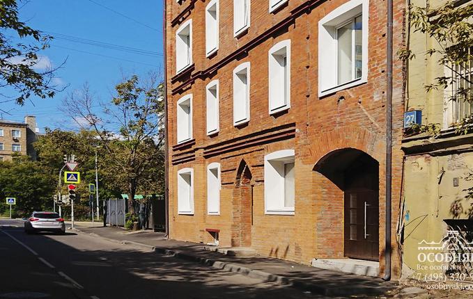 на Средней Переяславской, 25, площадь 740 м