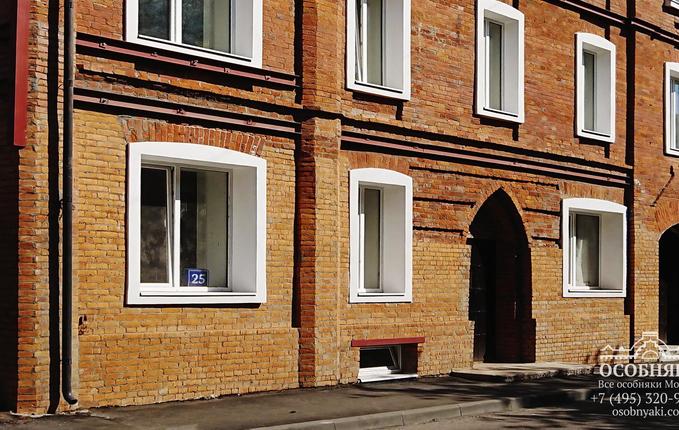 на Средней Переяславской, 25, площадь 740 м