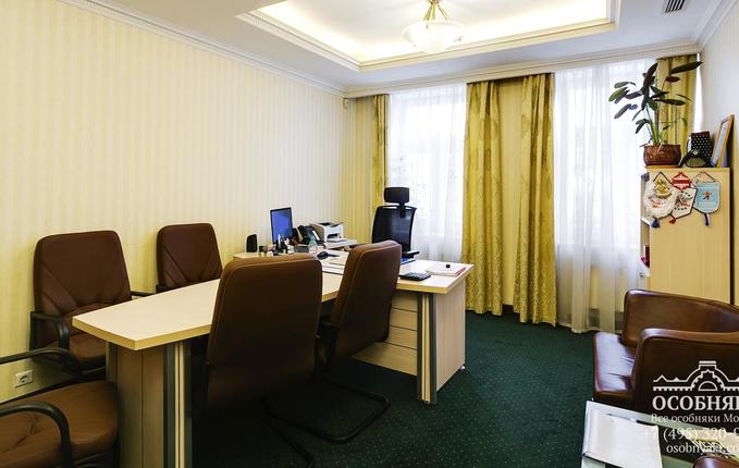 в Климентовском переулке, 10, площадь 1001 м