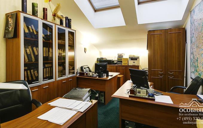 в Климентовском переулке, 10, площадь 1001 м