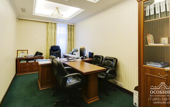 в Климентовском переулке, 10, площадь 1001 м