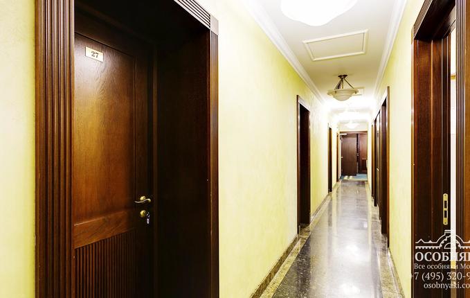 в Климентовском переулке, 10, площадь 1001 м