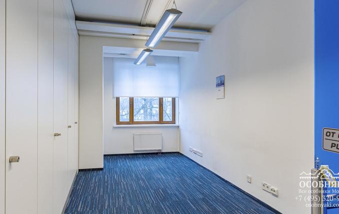 на Пудовкина, 13, площадь 2652 м