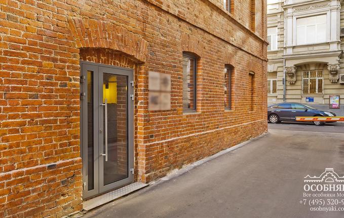 в Пожарском переулке, 15с2, площадь 286 м