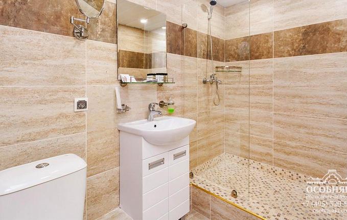 в Дмитровском переулке, 3, площадь 2400 м