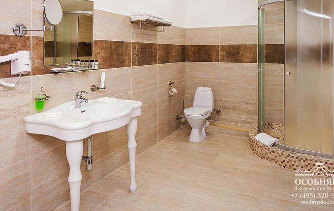 в Дмитровском переулке, 3, площадь 2400 м