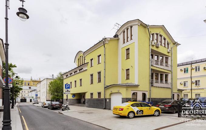 в 3-м Кадашёвском переулке, 8, площадь 1619 м