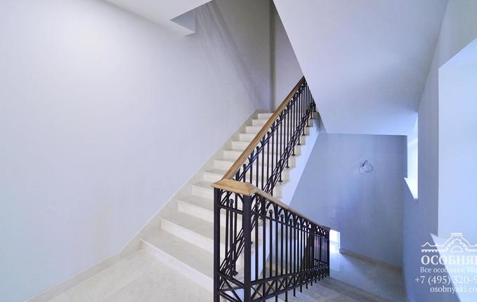 на Андроньевской площади, 4, площадь 1791 м