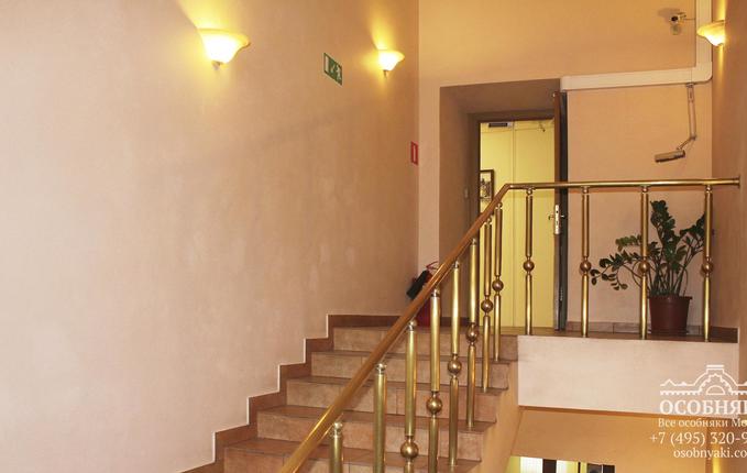 в Гороховском переулке, 14с2, площадь 530 м