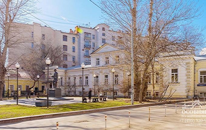 в Большом Левшинском переулке, 6, площадь 1045 м