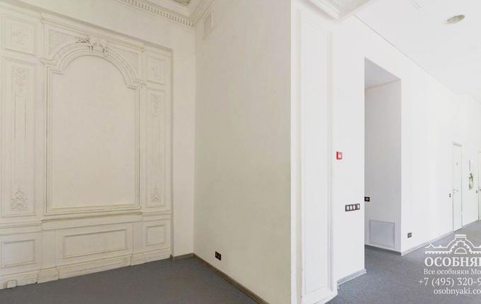 в Большом Левшинском переулке, 6, площадь 1045 м