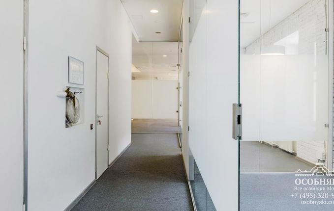 в Большом Левшинском переулке, 6, площадь 1045 м