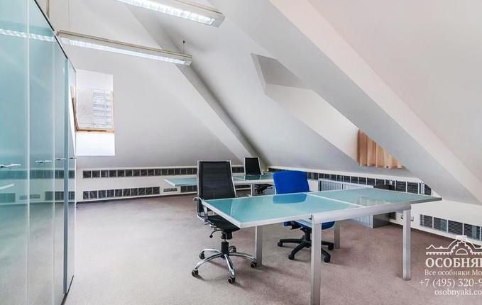 в Калошином переулке, 4, площадь 2565 м