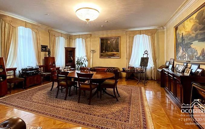 на Новокузнецкой, 24с1, площадь 1200 м