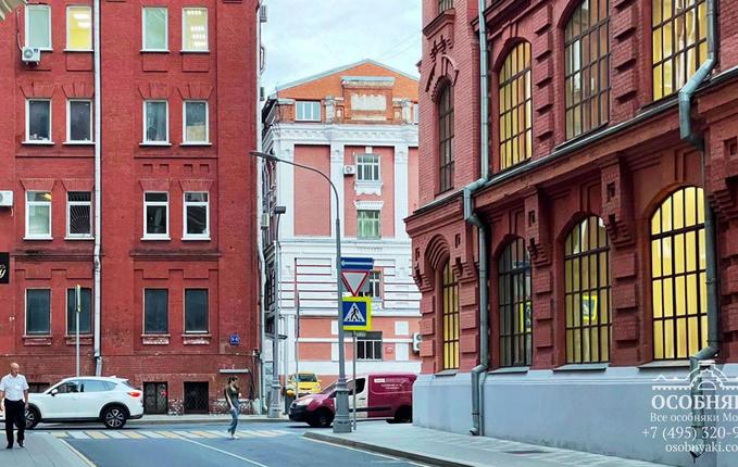 в 1-м Голутвинском переулке, 3, площадь 1532 м