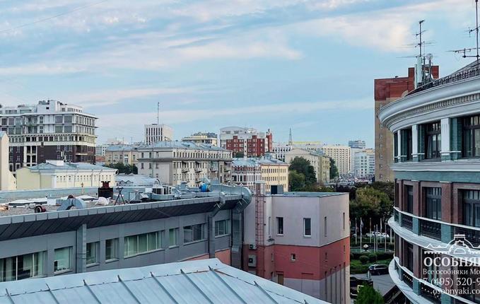 в 1-м Голутвинском переулке, 3, площадь 1532 м