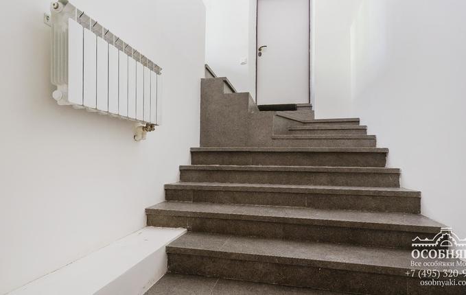 в Голиковском переулке, 11, площадь 380 м