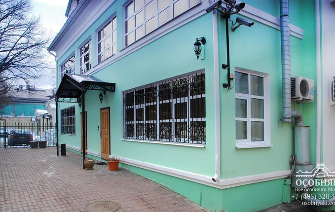 в Хохловском переулке, 10с5, площадь 917 м