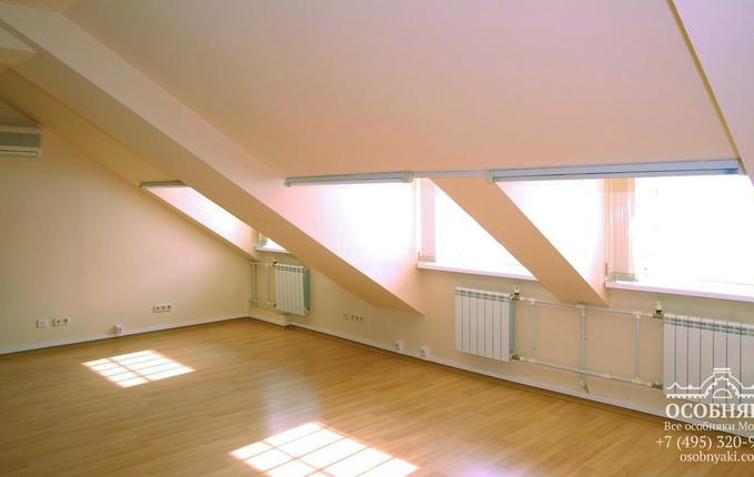 в Хохловском переулке, 10с5, площадь 917 м