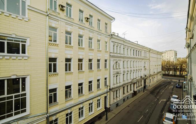 на улице Макаренко, 3, площадь 2348 м