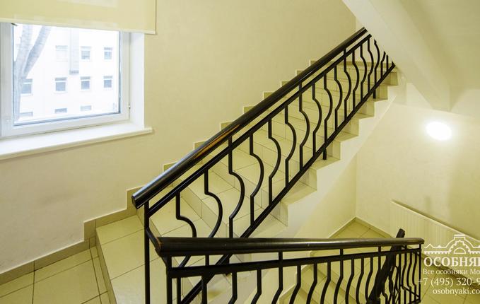 на улице Макаренко, 3, площадь 2348 м