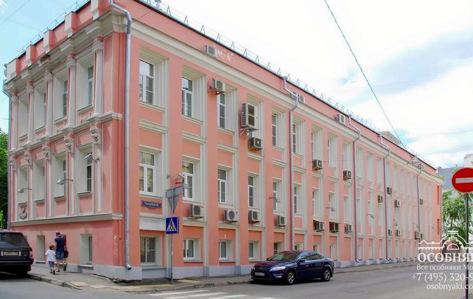 в Рыбниковом переулке, 8, площадь 1570 м