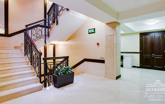 в Колокольниковом переулке, 7, площадь 1407 м