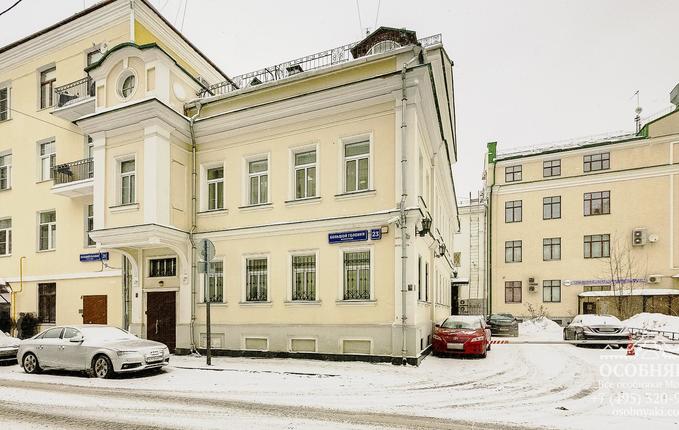 в Большом Головином переулке, 23, площадь 763 м