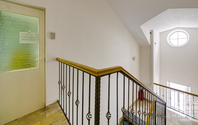 в Большом Головином переулке, 23, площадь 763 м