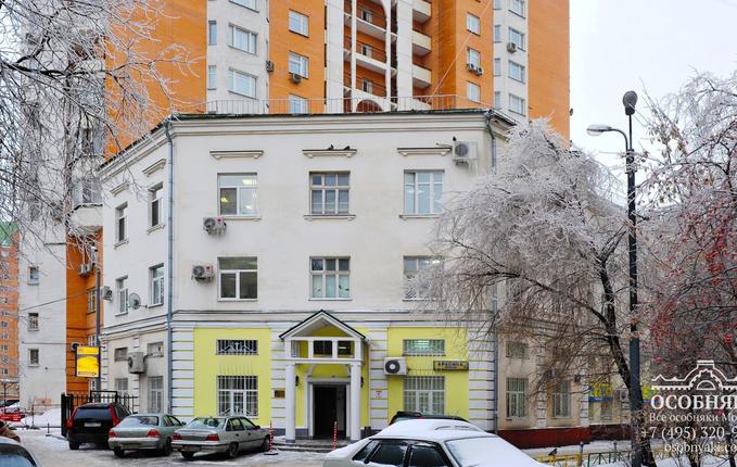 в переулке Красина, 15, площадь 1850 м