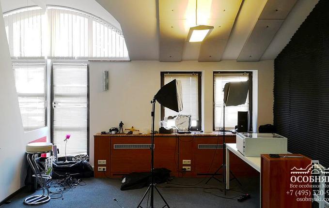 на Земляном Валу, 68, площадь 2500 м