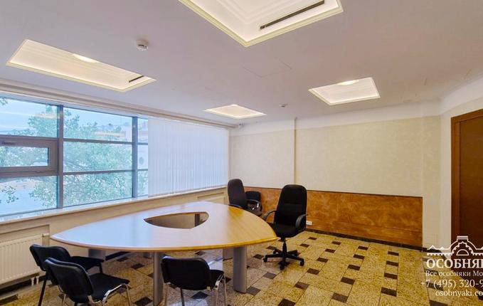 в Малом Каретном, 8, площадь 2450 м