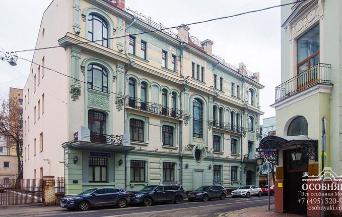 в Мерзляковском переулке, 20, площадь 2244 м